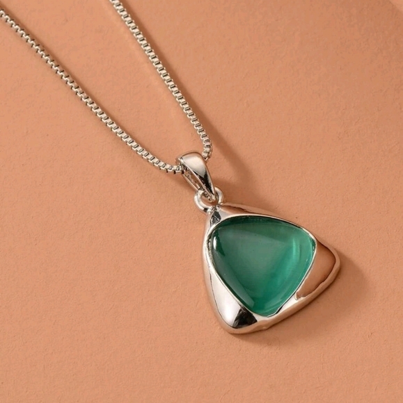 Elegant Silver & Green Stone Jewelry SetNecklace & Earrings Stylish Triangle - Picture 3 of 4